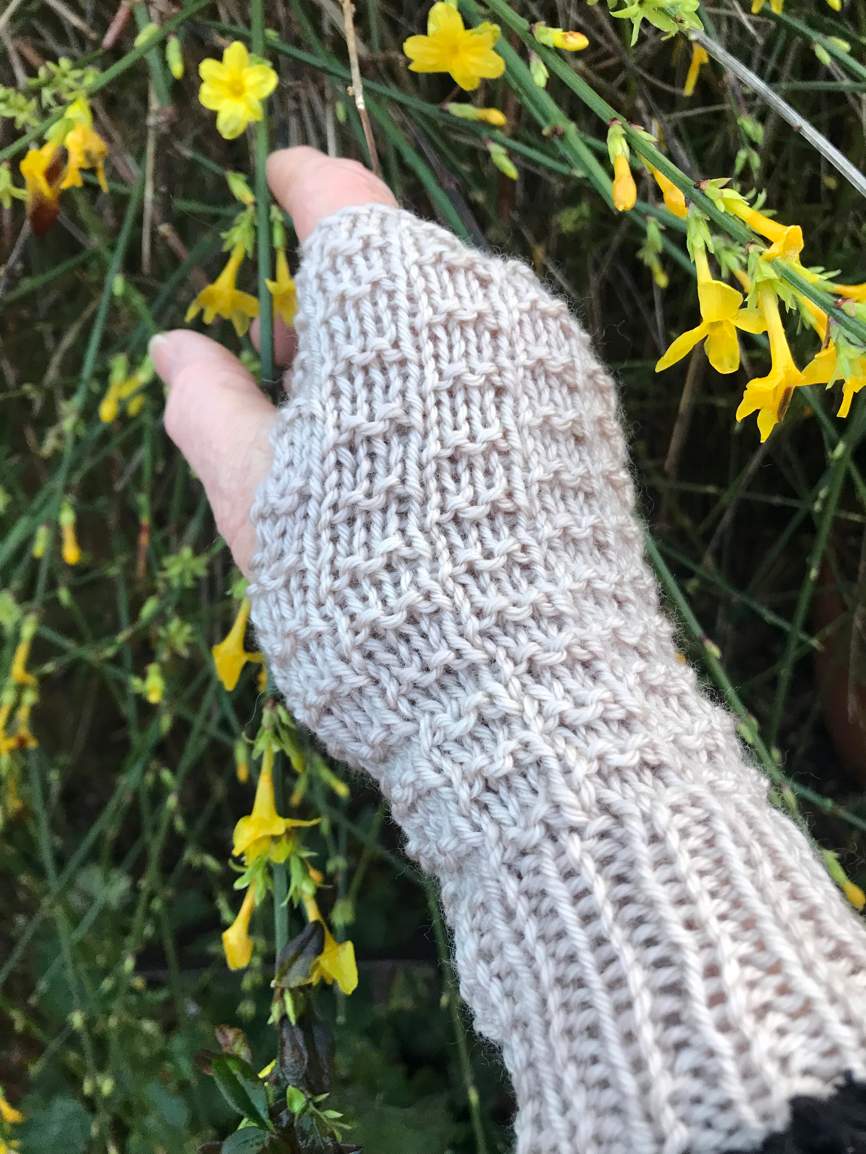 “Lallybroch Mitts” Knitting Pattern